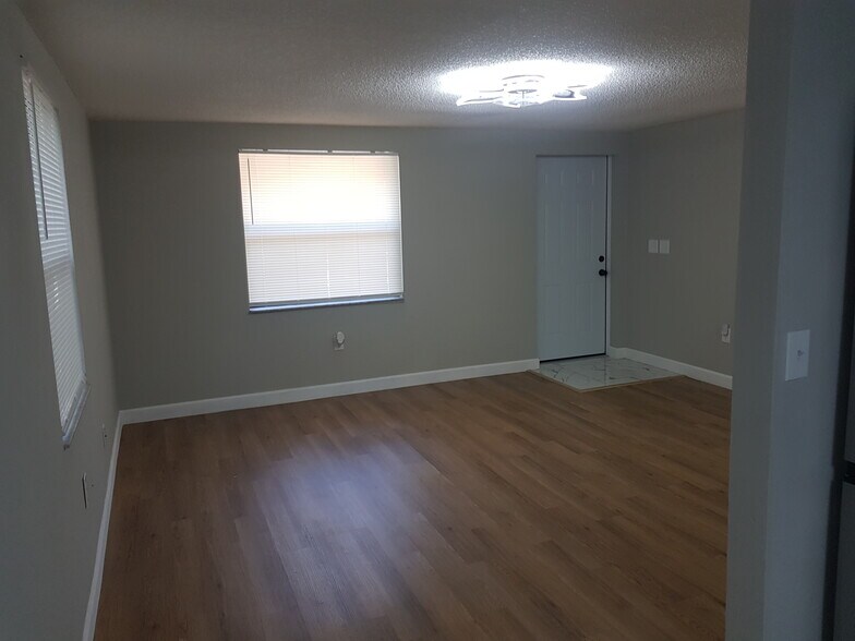 More Photos Of 311 58th Ave E, Bradenton Apartments For Sale