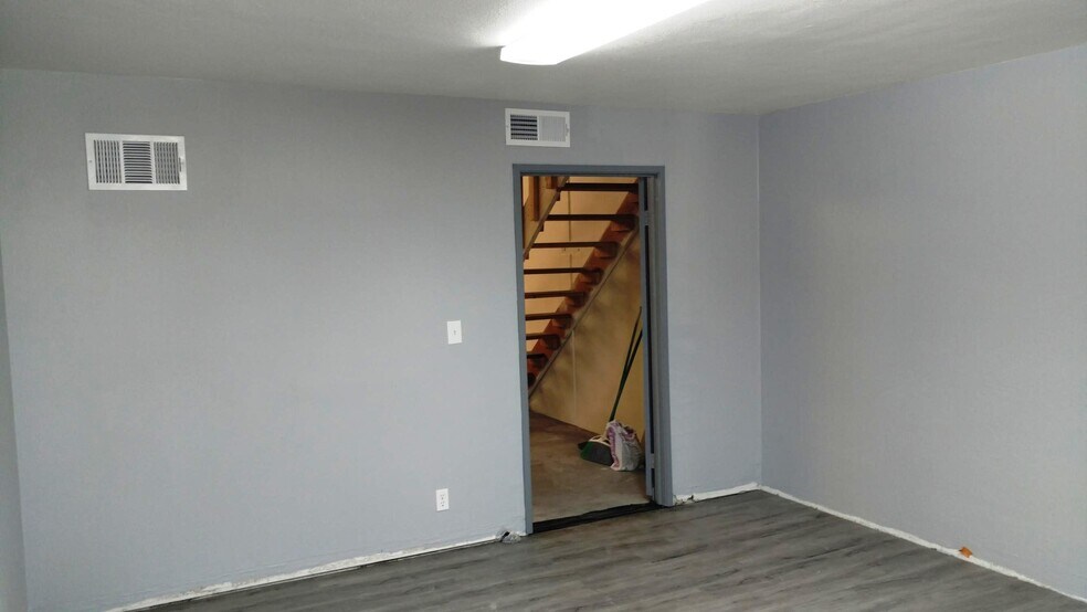 More Photos Of 10722 Trask Ave, Garden Grove Warehouse For Lease