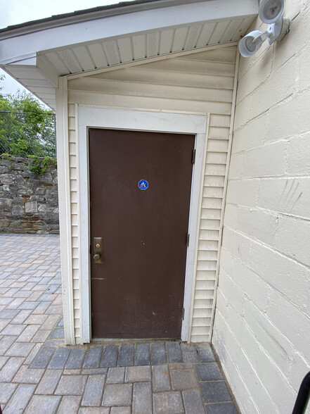 More Photos Of 10 Marble Ave, Pleasantville Bar For Lease