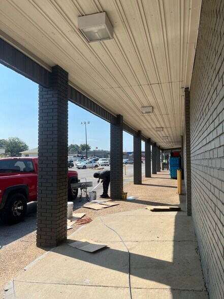 More Photos Of 2038 US Highway 45 Byp, Trenton General Retail For Sale