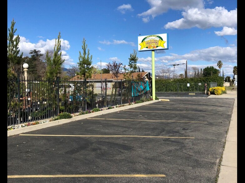 More Photos Of 1450-1454 E 6th St, Beaumont General Retail For Sale