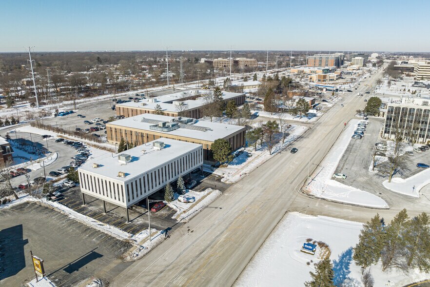 More Photos Of 950 Skokie Blvd, Northbrook Office For Lease