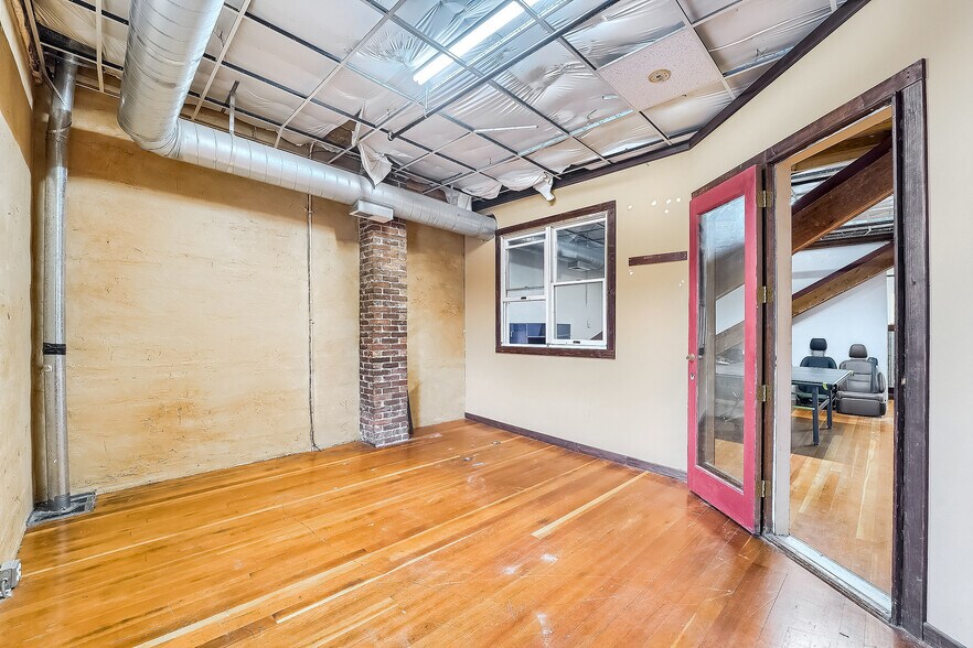 More Photos Of 611 2nd Ave, Longmont Showroom For Sale