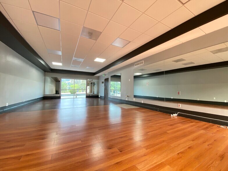 More Photos Of 1528 Canada Blvd, Glendale Medical For Lease