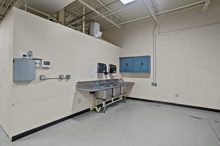 More Photos Of 157 Industrial Dr, King Warehouse For Lease