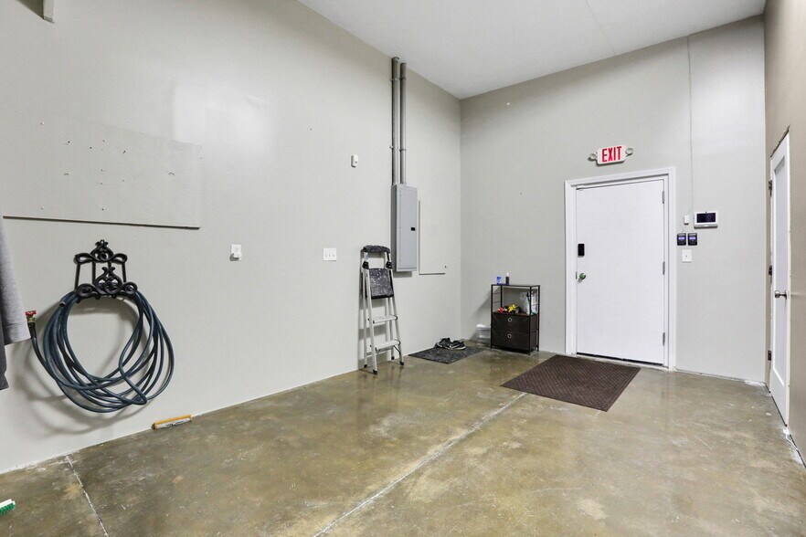 More Photos Of 269 Stone Schoolhouse Rd, Bloomingburg Warehouse For Sale