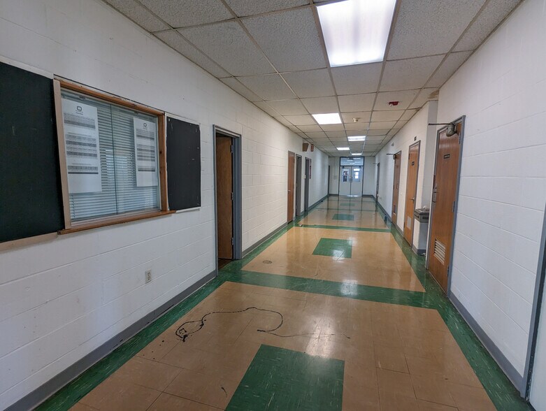 More Photos Of 350 Georgetown Rd, Carneys Point Schools For Lease