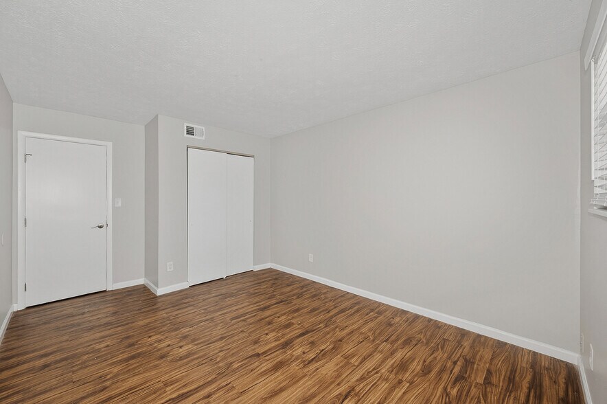 More Photos Of 3935-3939 Wilma Ct, Cincinnati Apartments For Sale