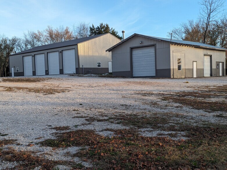 More Photos Of 516 S Main St, Nixa Service For Sale