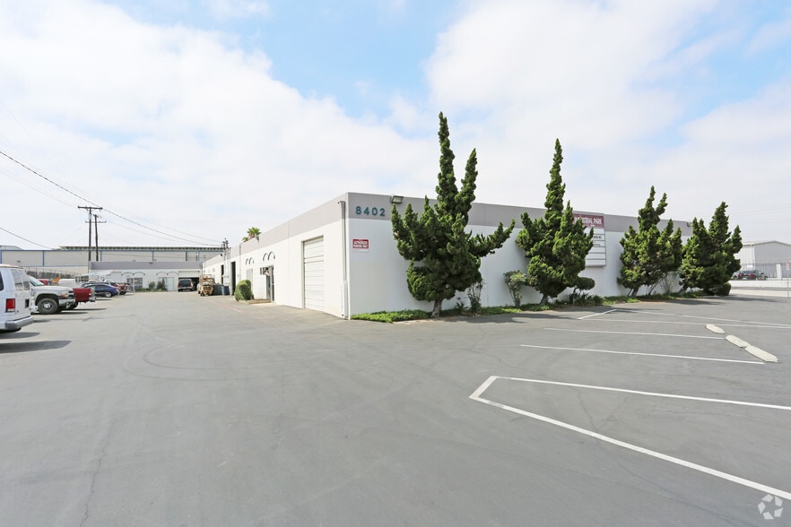 More Photos Of 8400-8402 Monroe Ave, Stanton Warehouse For Lease
