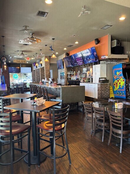 More Photos Of 402 N Bay St, Eustis General Retail For Sale