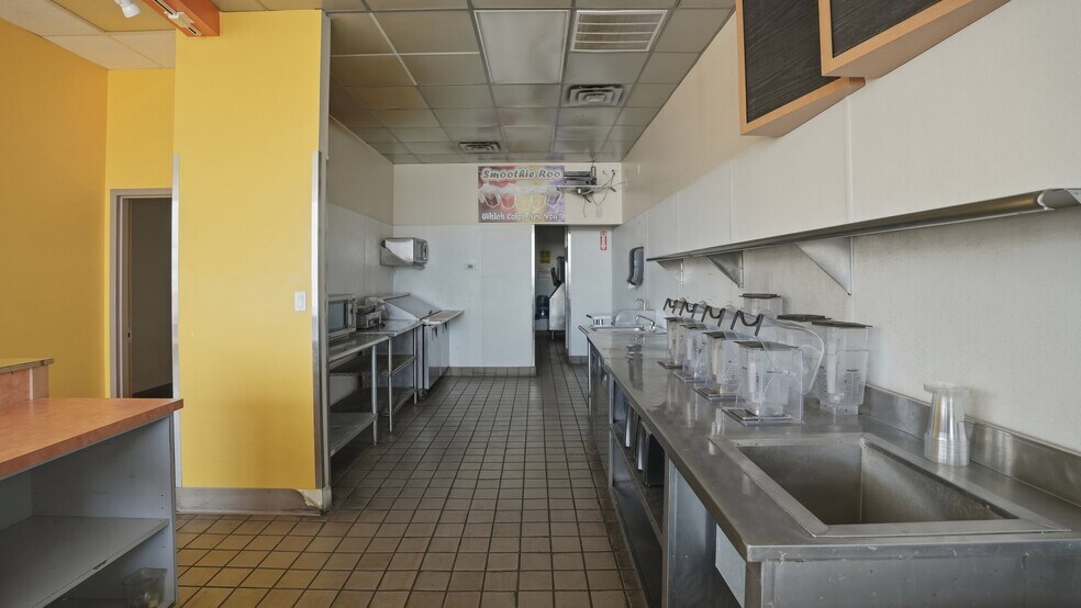 More Photos Of 2882-2904 Long Beach Rd, Oceanside Freestanding For Lease