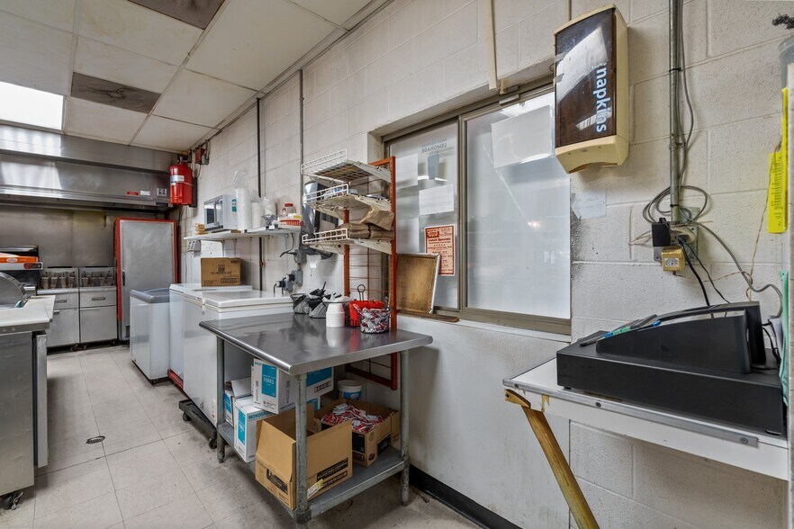 More Photos Of 120 Bank St, Sanford Restaurant For Sale