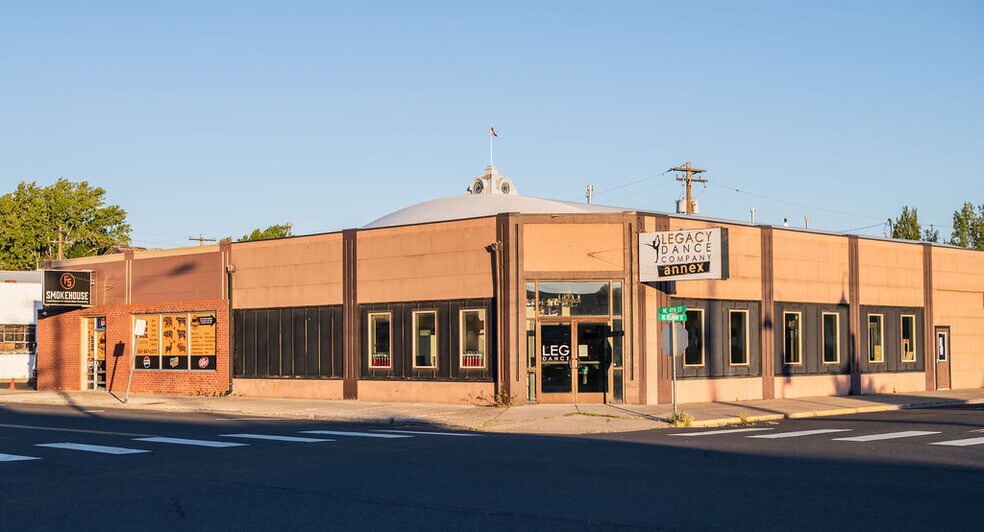 Primary Photo Of 394 NE Belknap St, Prineville General Retail For Sale