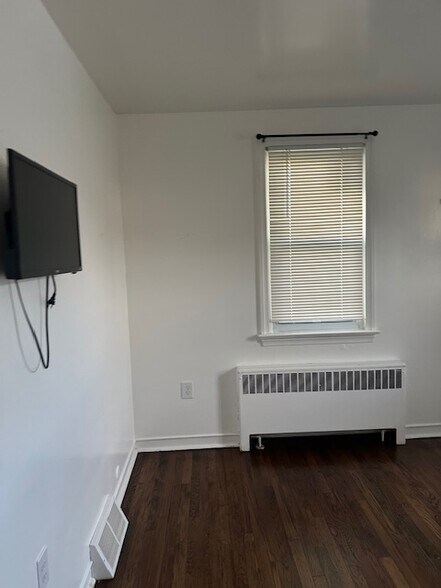 More Photos Of 49 Mays Landing Rd, Somers Point Office Residential For Lease