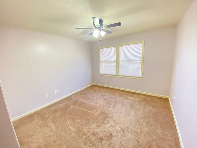 More Photos Of 27 S Main St, East Windsor Storefront Retail Office For Lease