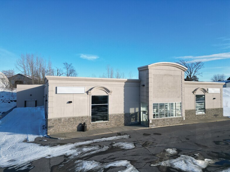More Photos Of 2747 Chamberland St, Clarence-Rockland Freestanding For Lease