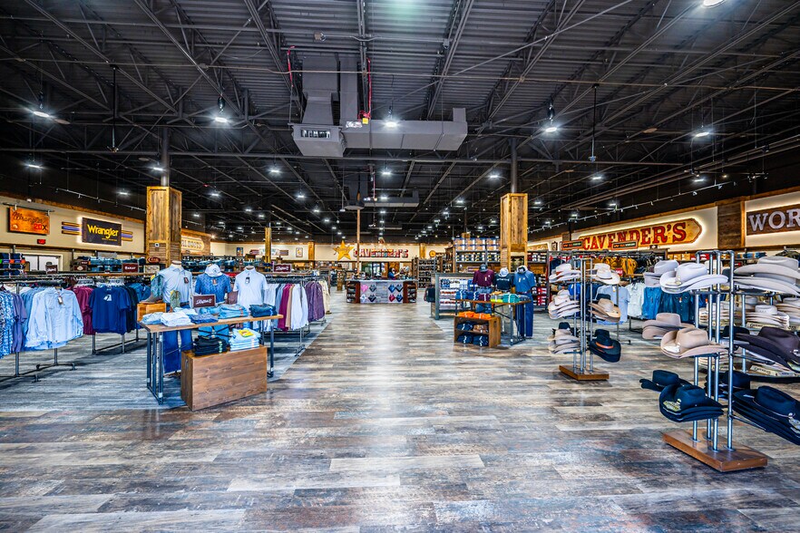 More Photos Of 4901 N Kickapoo Ave, Shawnee General Retail For Sale