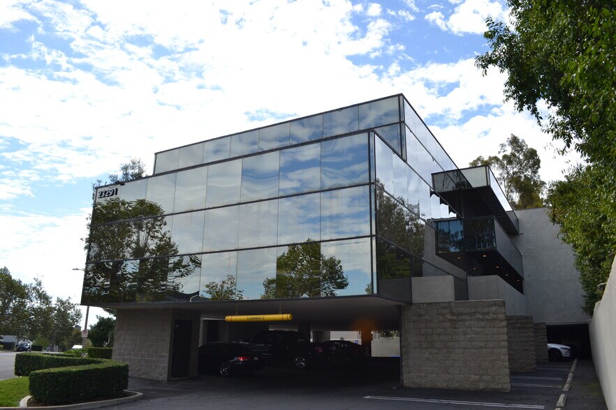 More Photos Of 23291 Mill Creek Dr, Laguna Hills Medical For Lease