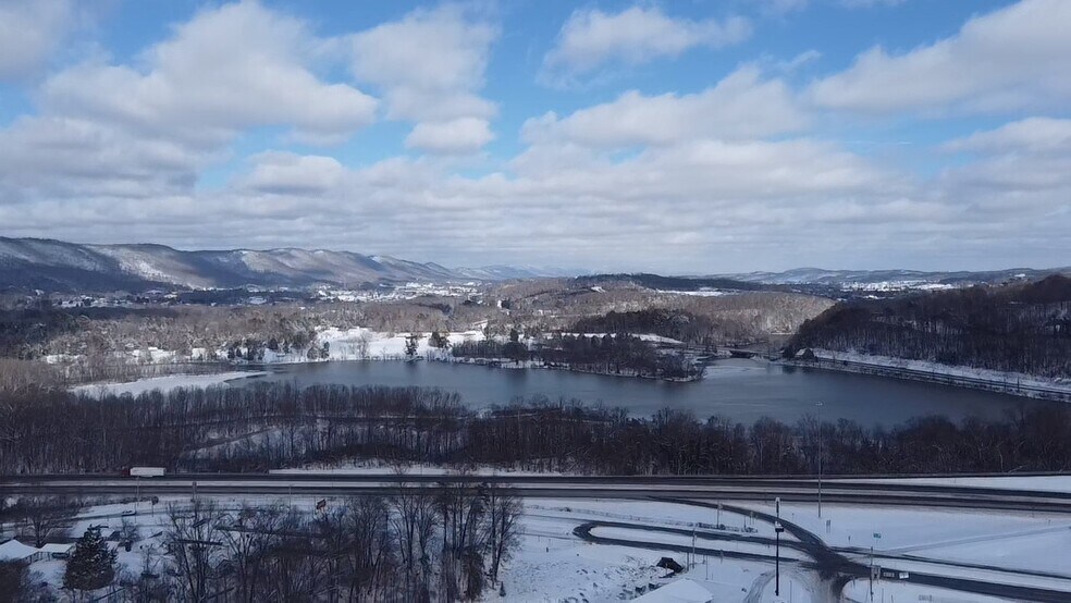 More Photos Of 124 Woods Ave, Caryville Hotel For Sale