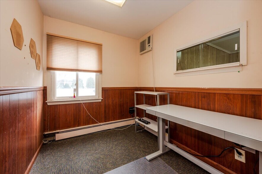 More Photos Of 930 Sunrise Hwy, North Babylon Office For Sale