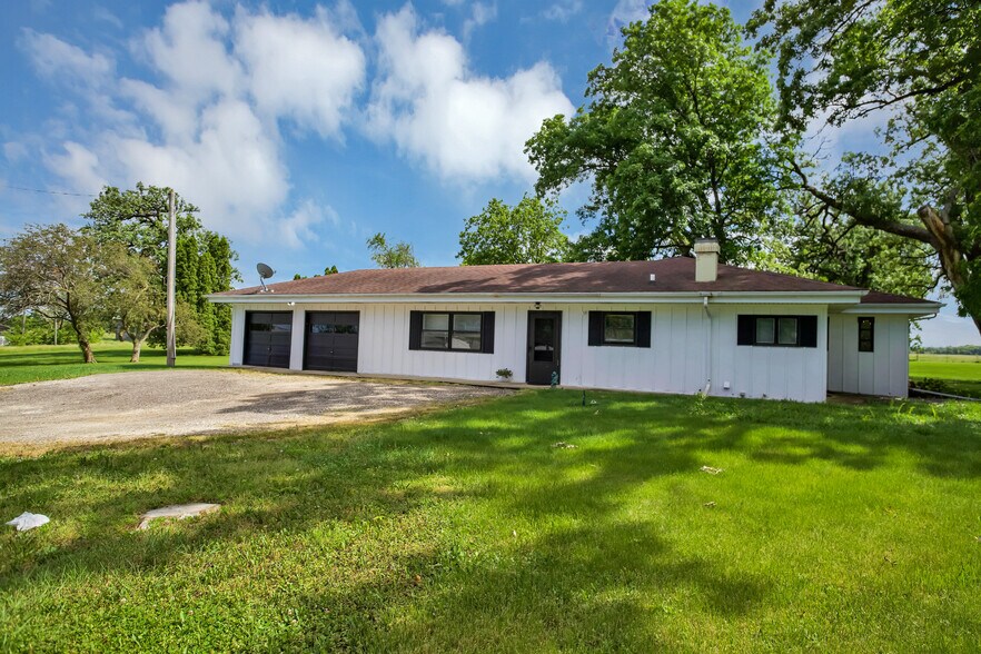 More Photos Of 41W597 US Highway 20, Hampshire Flex For Sale