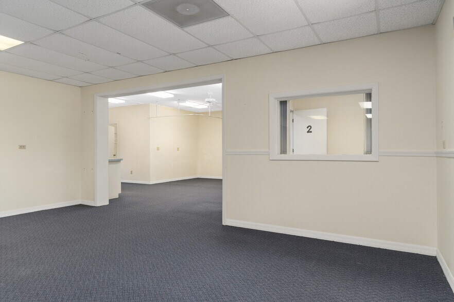 More Photos Of 300 S Line Ave, Inverness Medical For Sale