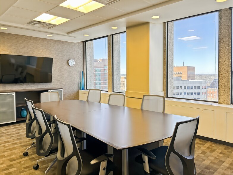 More Photos Of 7733 Forsyth Blvd, Clayton Coworking Space