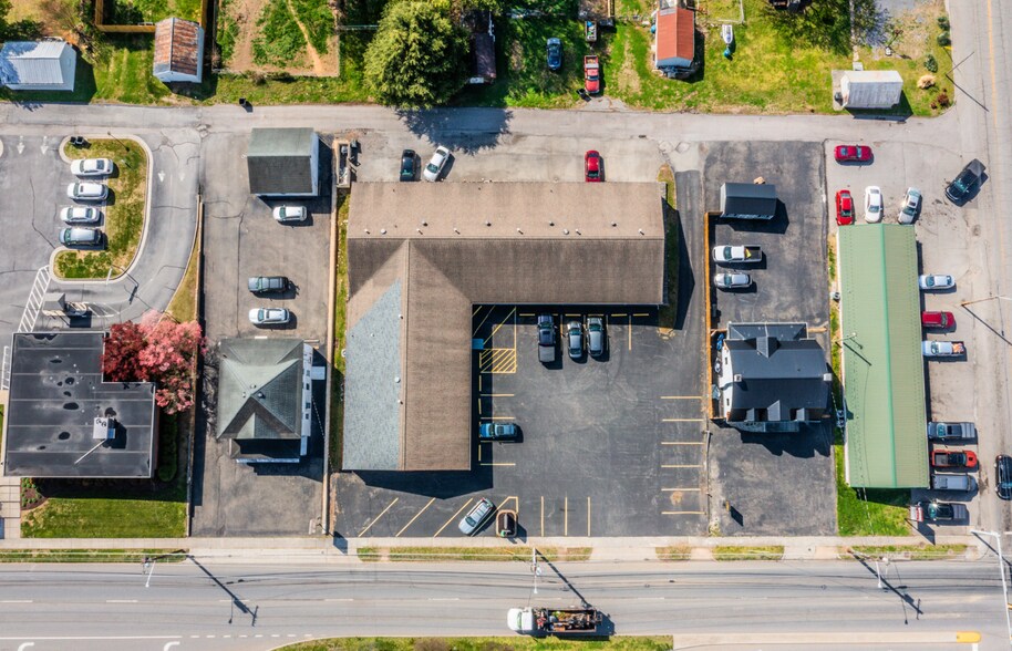 More Photos Of 223 W Virginia Ave, Vinton Storefront Retail Office For Lease