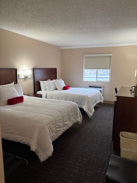 More Photos Of 3518 Osage Beach Pkwy, Osage Beach Hotel For Sale