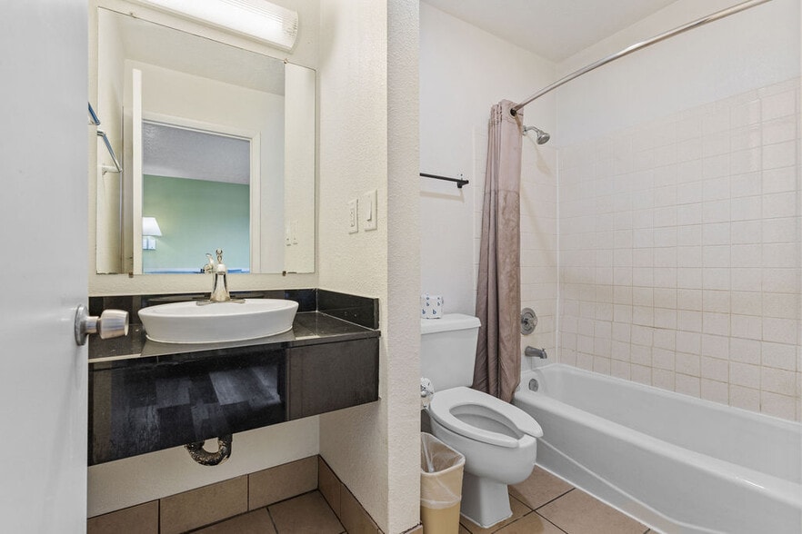 More Photos Of 261 Bear River Dr, Evanston Hotel For Sale