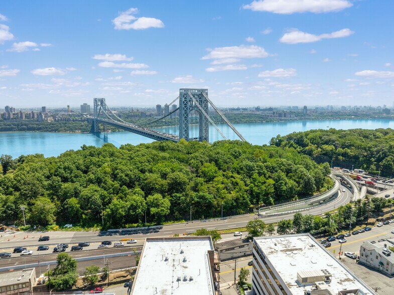 More Photos Of 1 Bridge Plz N, Fort Lee Office For Lease