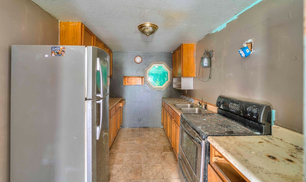 More Photos Of 1011 Lansing Ave, Jackson Storefront For Sale