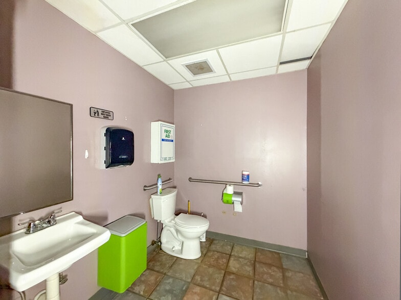 More Photos Of 900 W Chapel Rd, Asheville Showroom For Sale