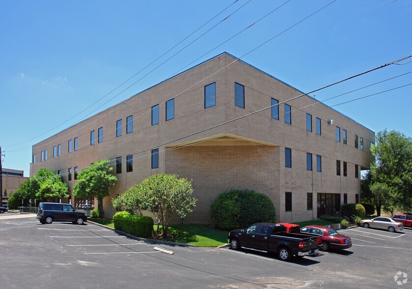 More Photos Of 2015 S Interstate 35, Austin Medical For Lease