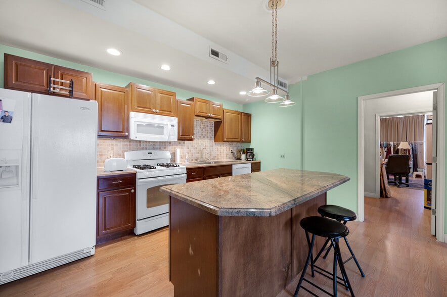 More Photos Of 2105 E Platte Ave, Colorado Springs Hotel For Sale