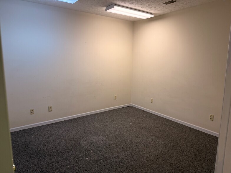 More Photos Of 106 Diagnostic Dr, Frankfort Medical For Lease