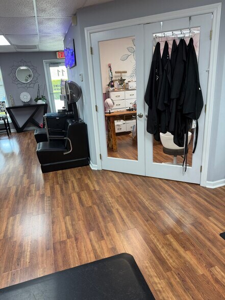 More Photos Of 9371 Cypress Lake Dr, Fort Myers Unknown For Lease