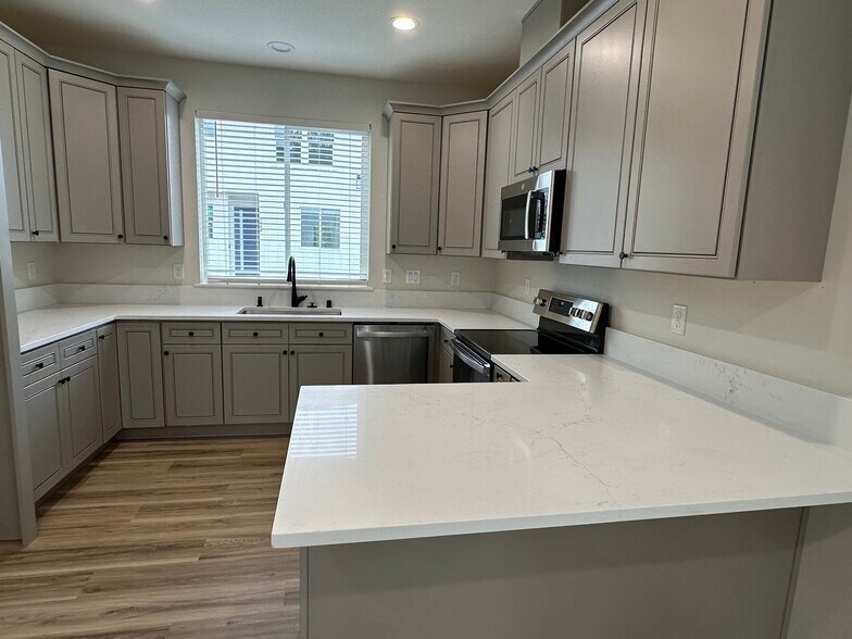 More Photos Of , Kelso Multifamily For Sale