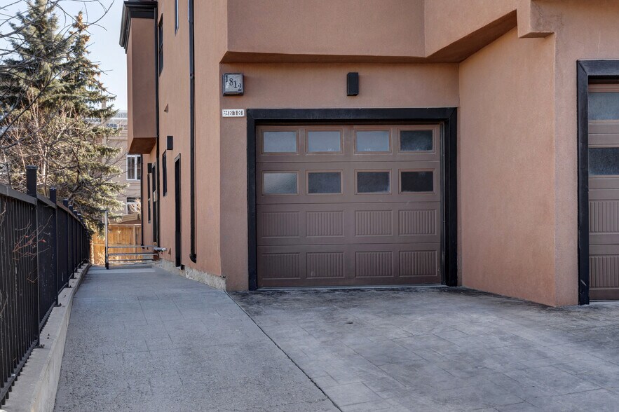 More Photos Of 1812 14A St SW, Calgary Office Residential For Sale