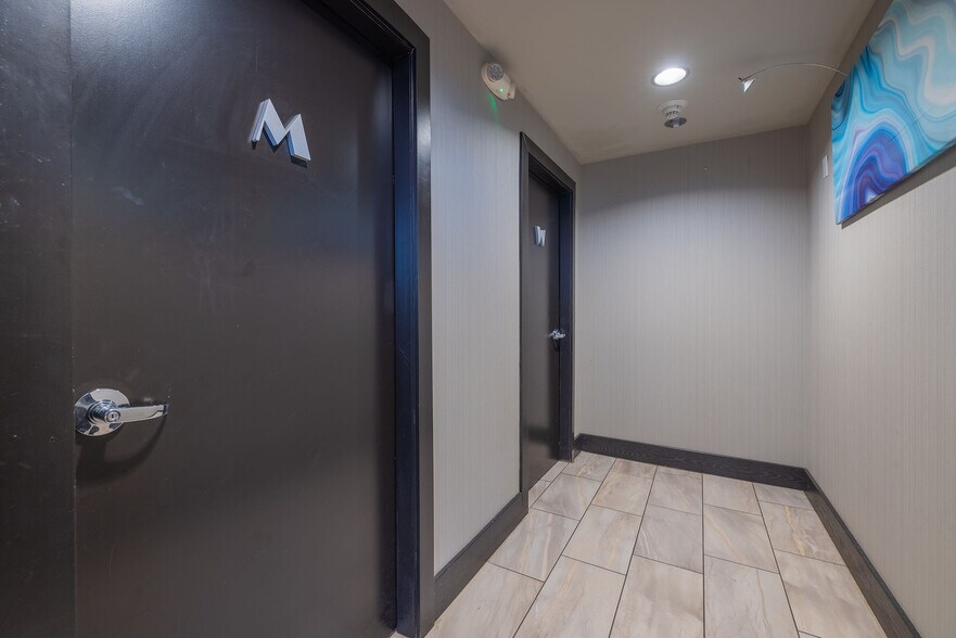 More Photos Of 125 E Main St, Rochester Hotel For Lease