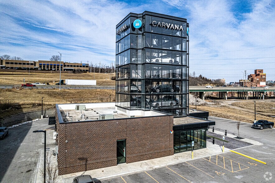 More Photos Of 1700 W 29th St, Kansas City General Retail For Sale