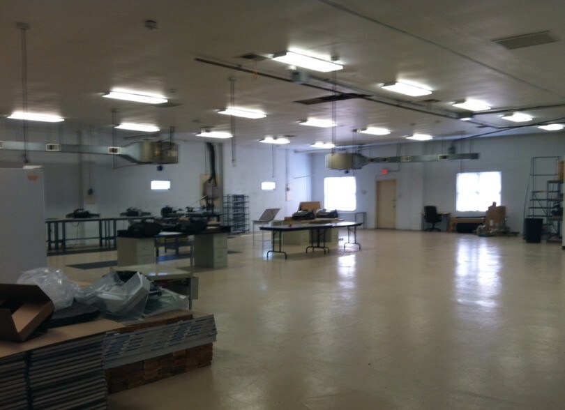 More Photos Of 100 Blackford Ave, Middlesex Manufacturing For Lease