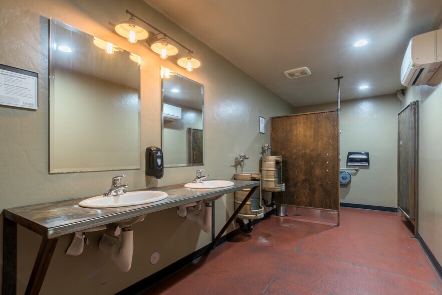 More Photos Of 926 E Main St, Cottage Grove Restaurant For Sale