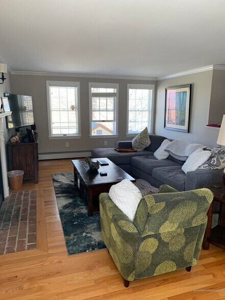 More Photos Of 15 Locke St, Kennebunkport Hospitality For Sale