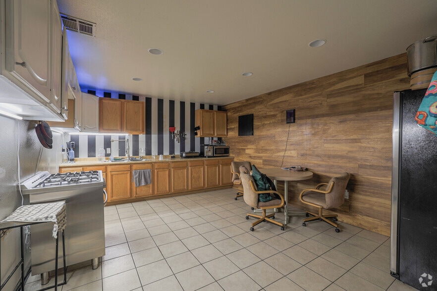 More Photos Of 1011-1021 N 21st Ave, Phoenix Warehouse For Lease