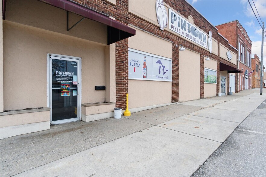 More Photos Of 142 N Saginaw St, Chesaning Bowling Alley For Sale