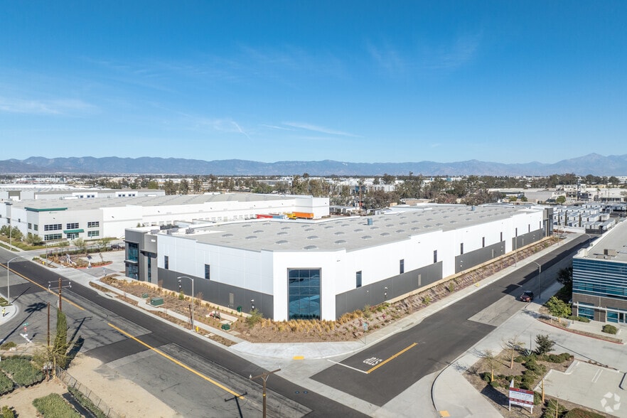 More Photos Of 11179 Banana Ave, Fontana Distribution For Lease