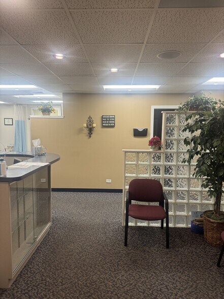 More Photos Of 1020 S Arlington Heights Rd, Arlington Heights Office For Lease