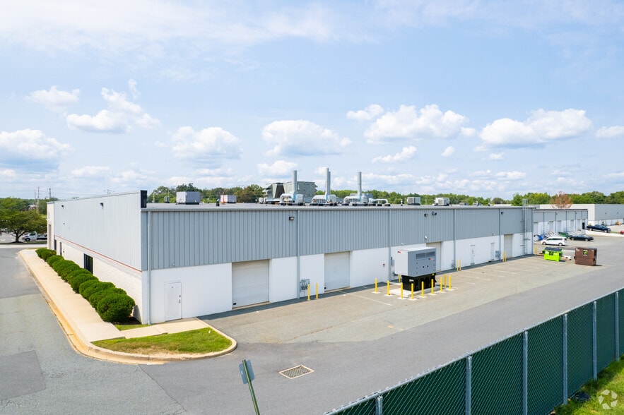 More Photos Of 500-514 Interchange Blvd, Newark Unknown For Lease